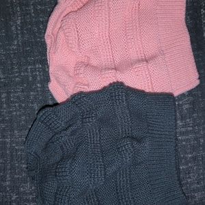Women's winter beanie with ponytail holes